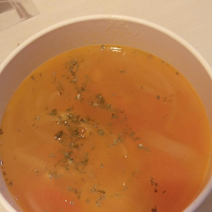 トマトと玉ねぎのチーズコンソメスープ